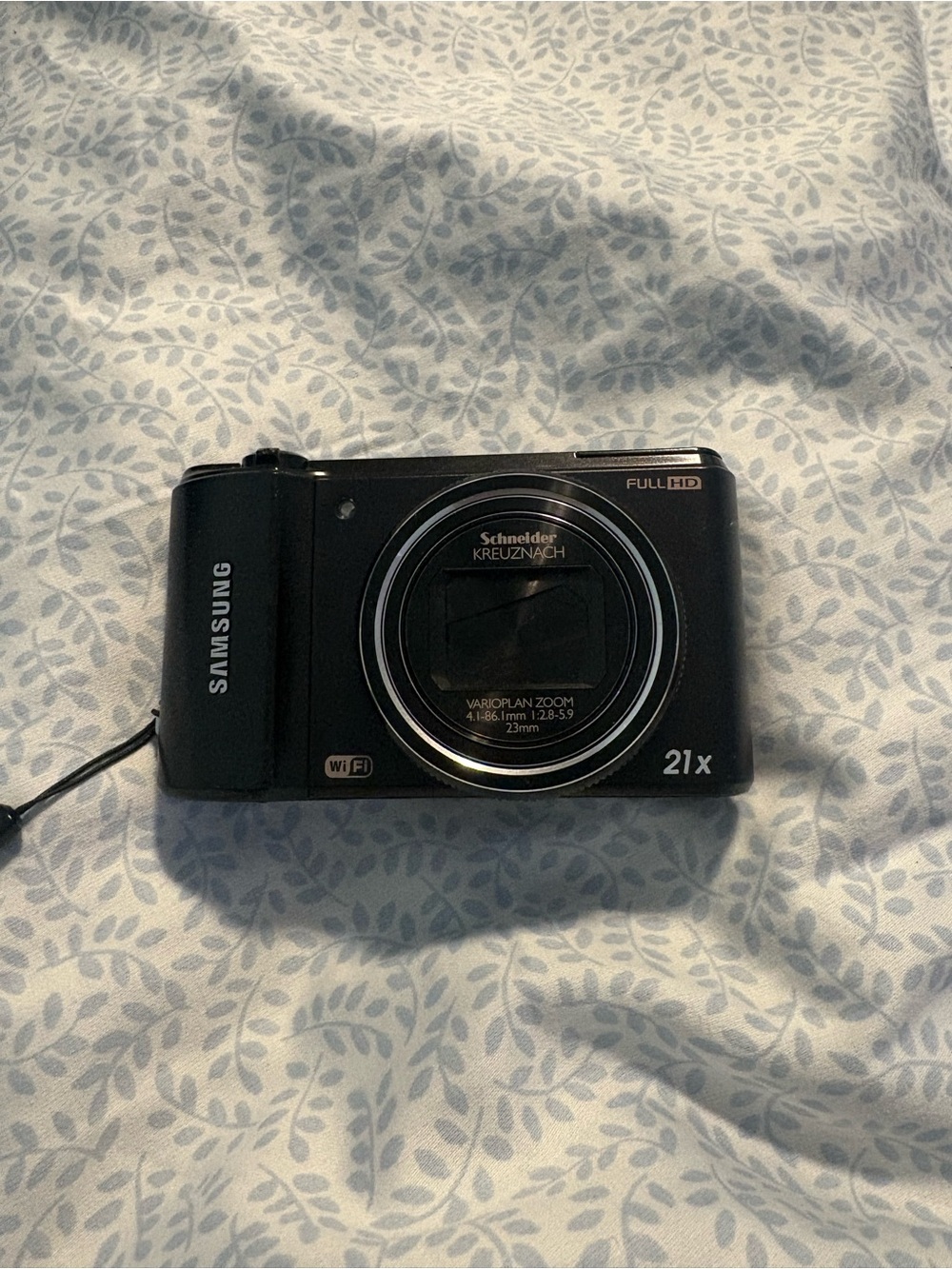 Samsung Compact Digital Camera in Black with 21x Zoom